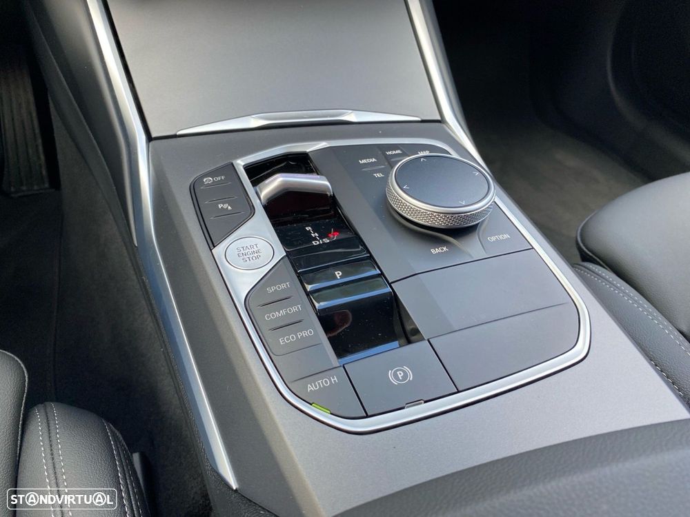 BMW 320 d Touring Auto - 13