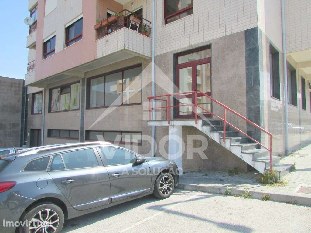 Loja de 93m2 c/ montras junto ao E.Leclerc - Grande imagem: 2/15