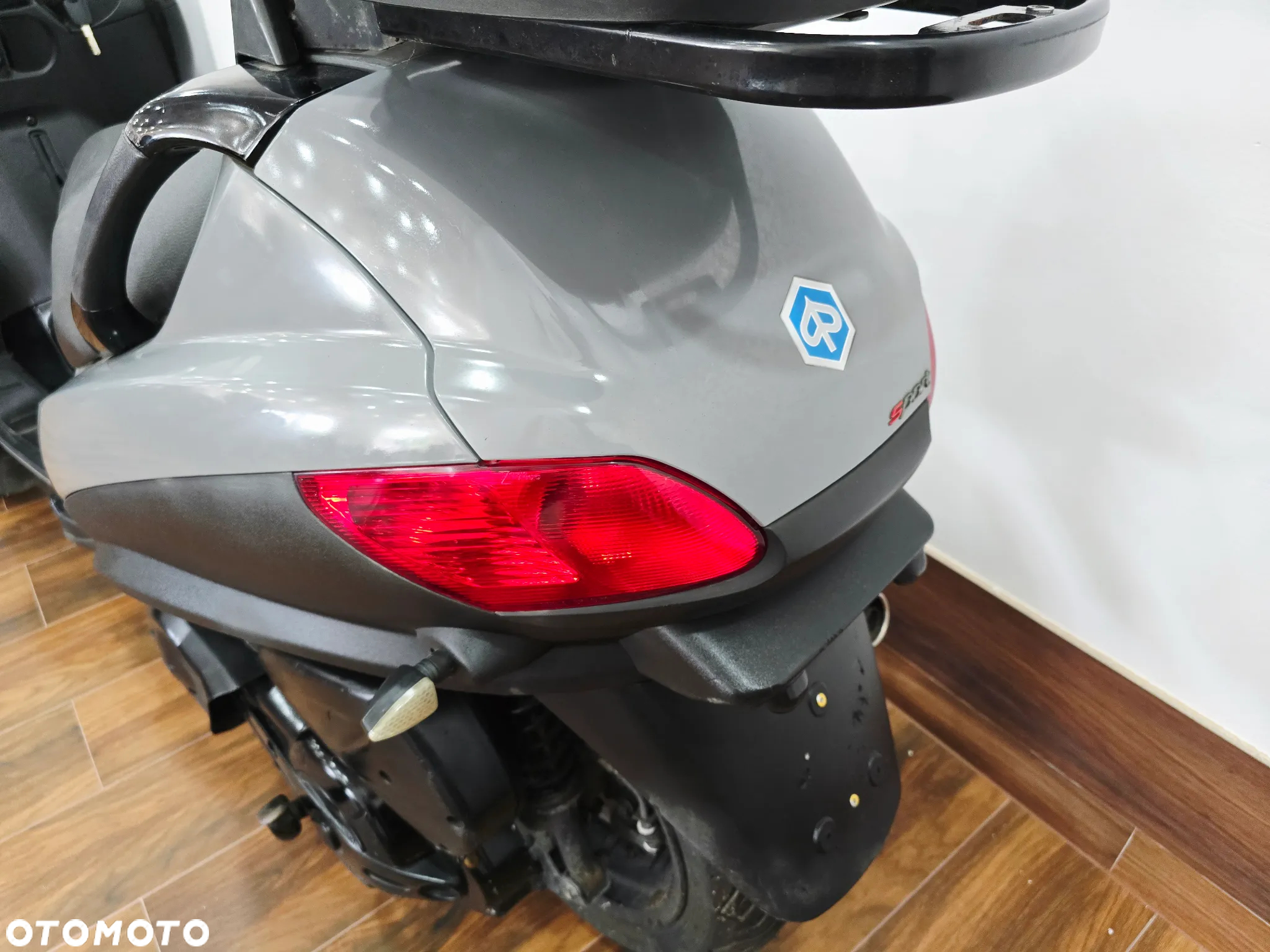 Piaggio MP-3 - 15