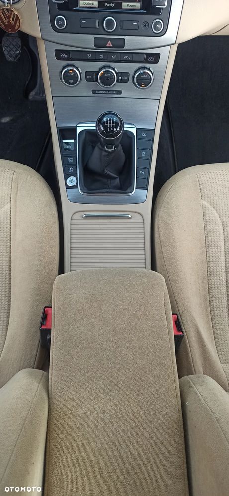 Volkswagen Passat 2.0 TDI Comfortline - 13