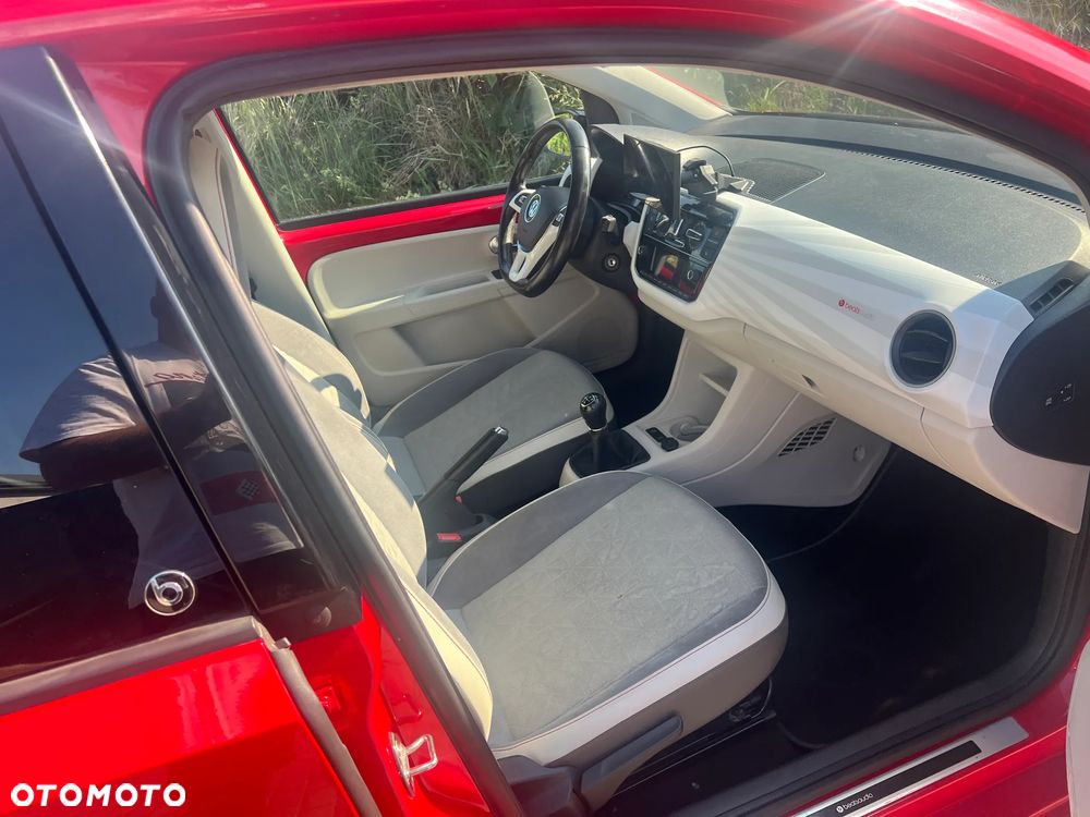 Volkswagen up! TSI beats - 11