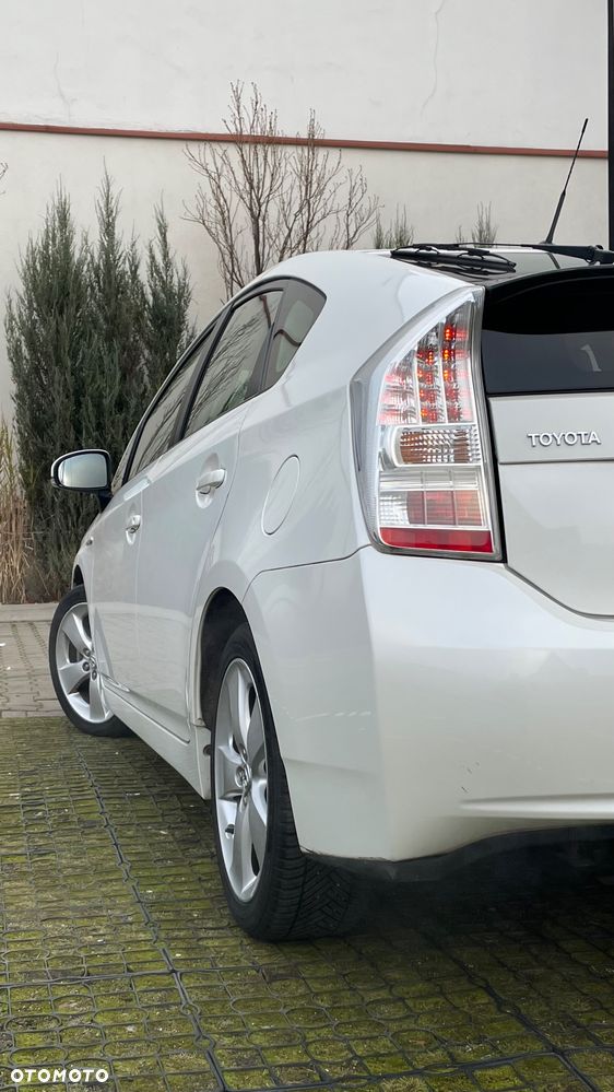 Toyota Prius 1.8 HSD Premium - 17