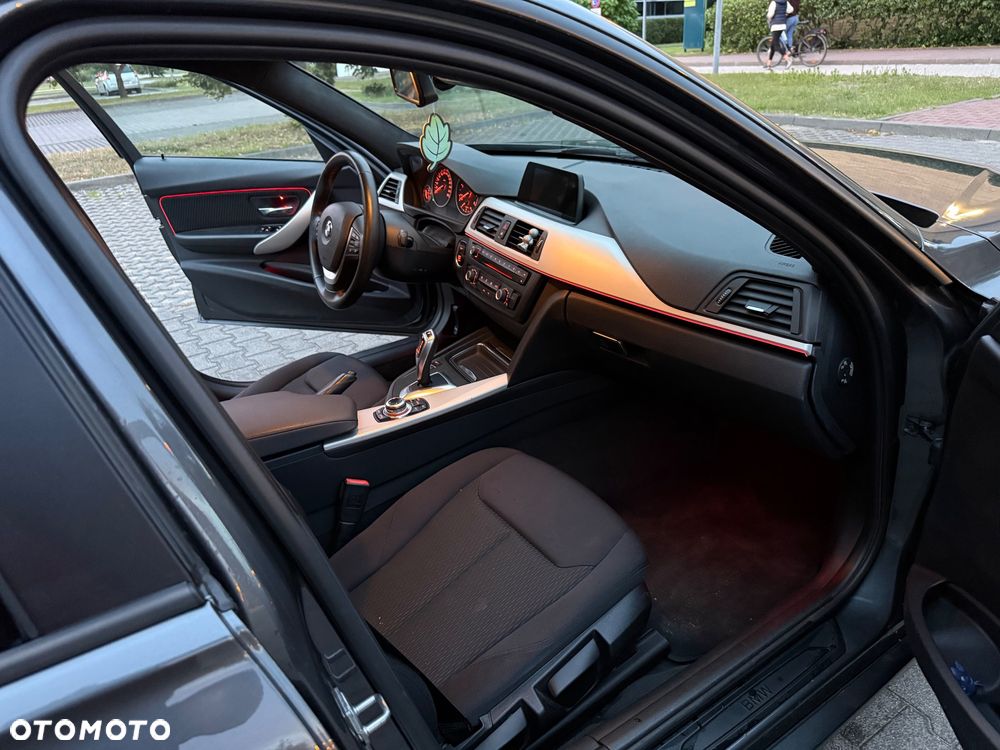 BMW Seria 3 318d - 12