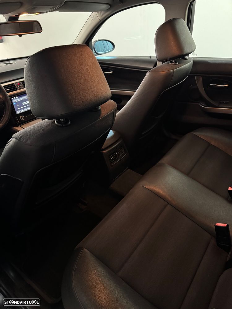 BMW 318 d LifeStyle - 10