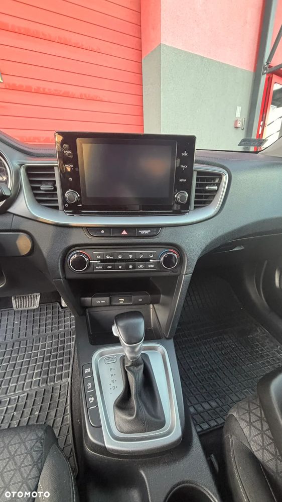 Kia Ceed 1.6 CRDi mHEV M DCT - 13