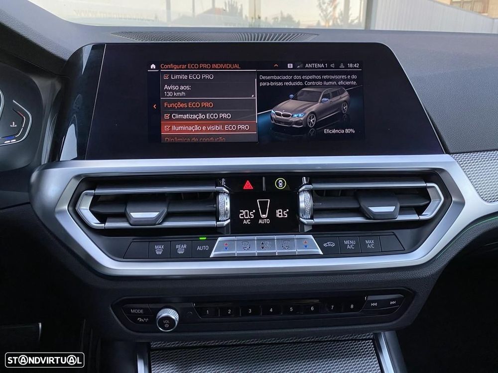 BMW 320 d Pack Desportivo M Auto - 26