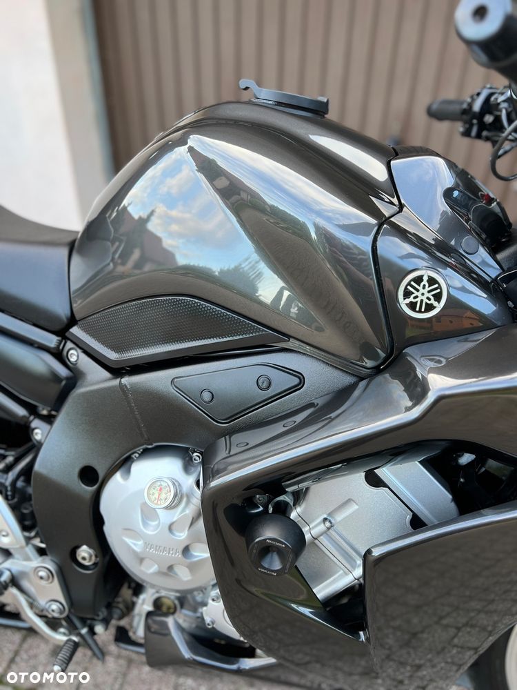 Yamaha FZ - 12