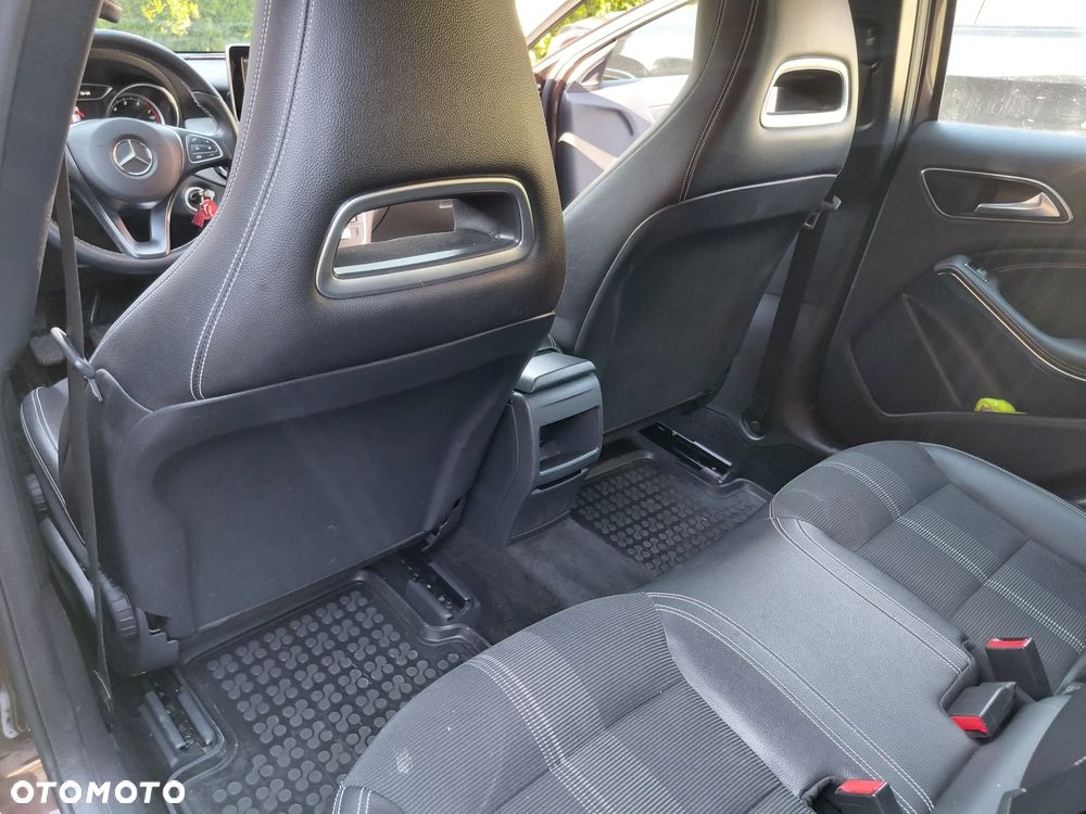 Mercedes-Benz GLA 180 Style - 23