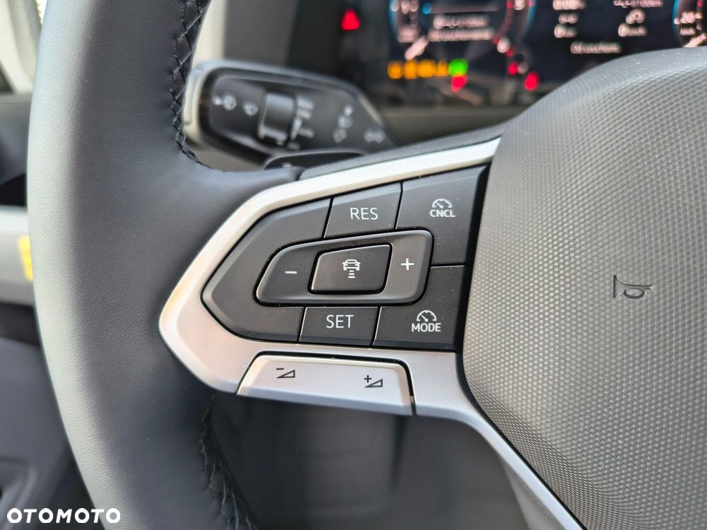 Volkswagen Crafter Grand California 600 silnik: 2,0 l TDI EU6 SCR BlueMotion Technology 130 kW skrzynia biegów: Przedni napęd automatyczna 8-biegowa rozstaw osi: 3640 mm - 24