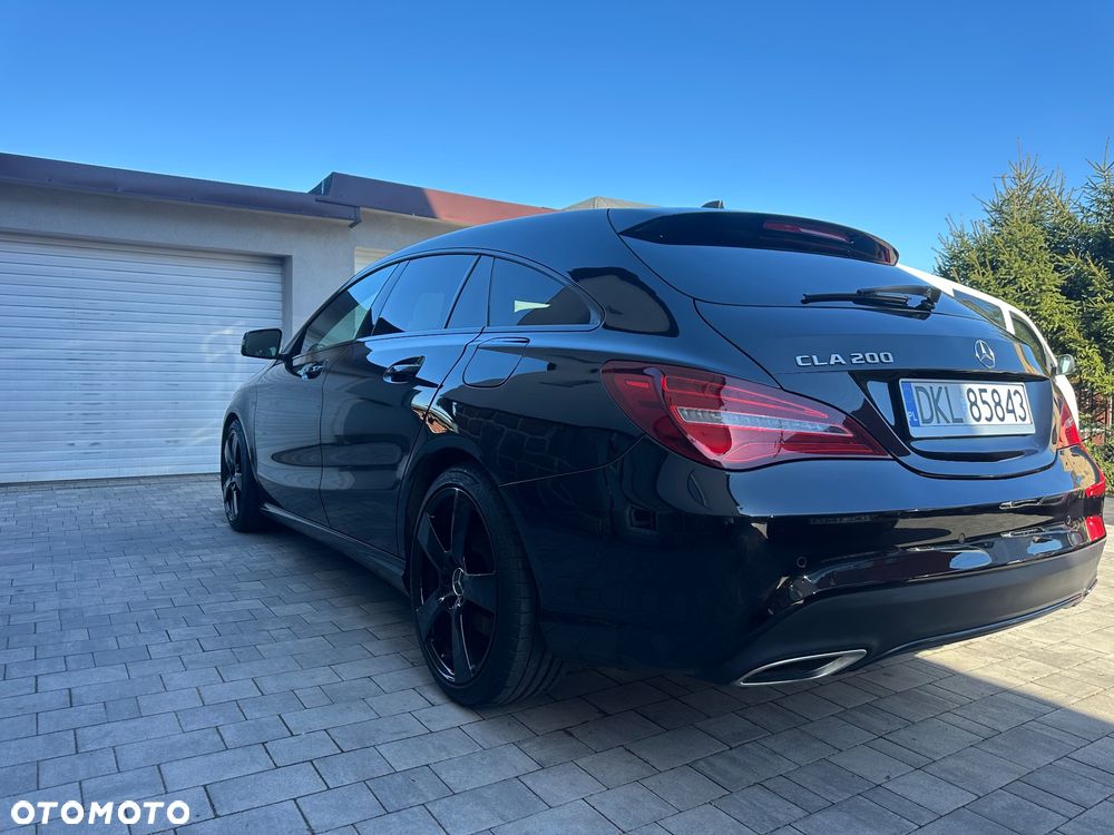 Mercedes-Benz CLA 200 7G-DCT AMG Line - 3