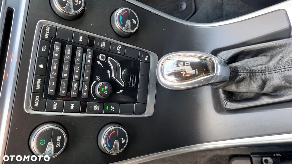 Volvo XC 60 D3 Geartronic Momentum - 25