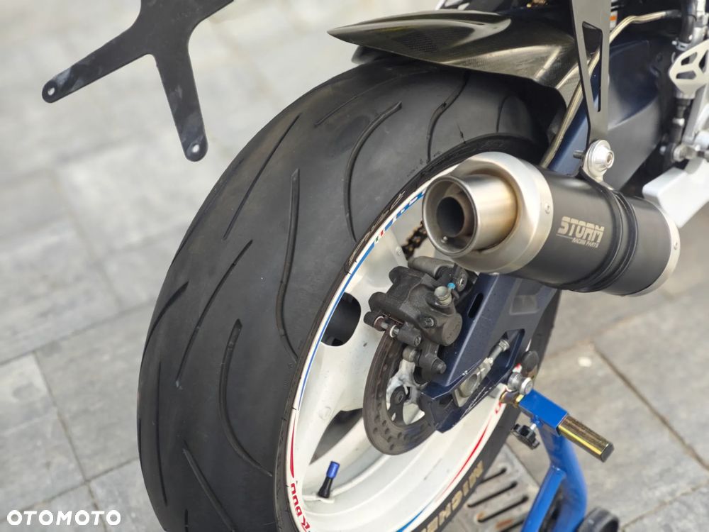 Suzuki GSX-R - 25
