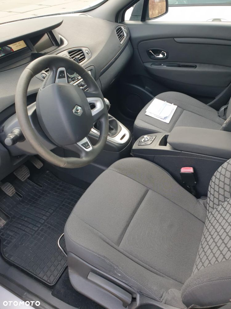 Renault Scenic 1.6 dCi Energy Privilege S&S - 11