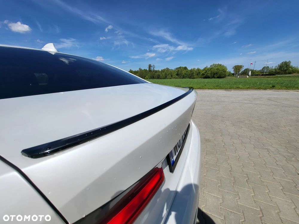 BMW Seria 3 318d Sport Line - 12