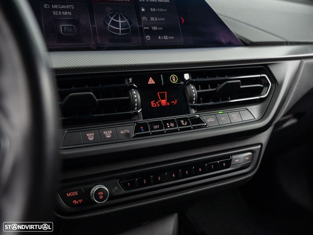 BMW 118 i Pack Desportivo M Auto - 27