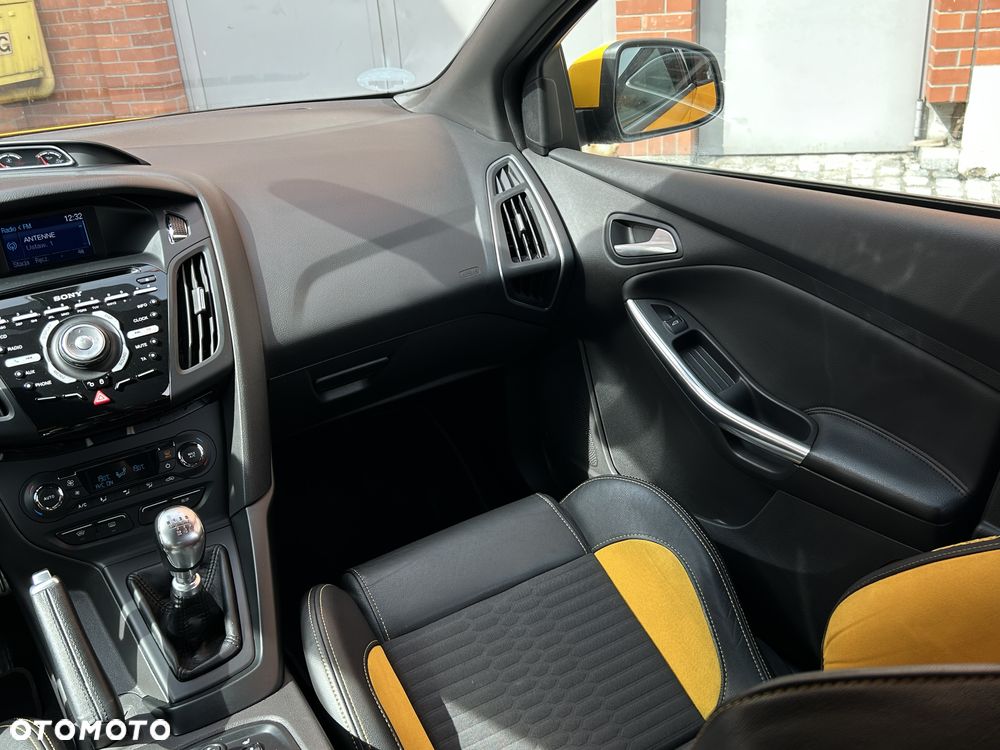 Ford Focus 2.0 EcoBoost ST mit Leder-Sport-Paket - 12