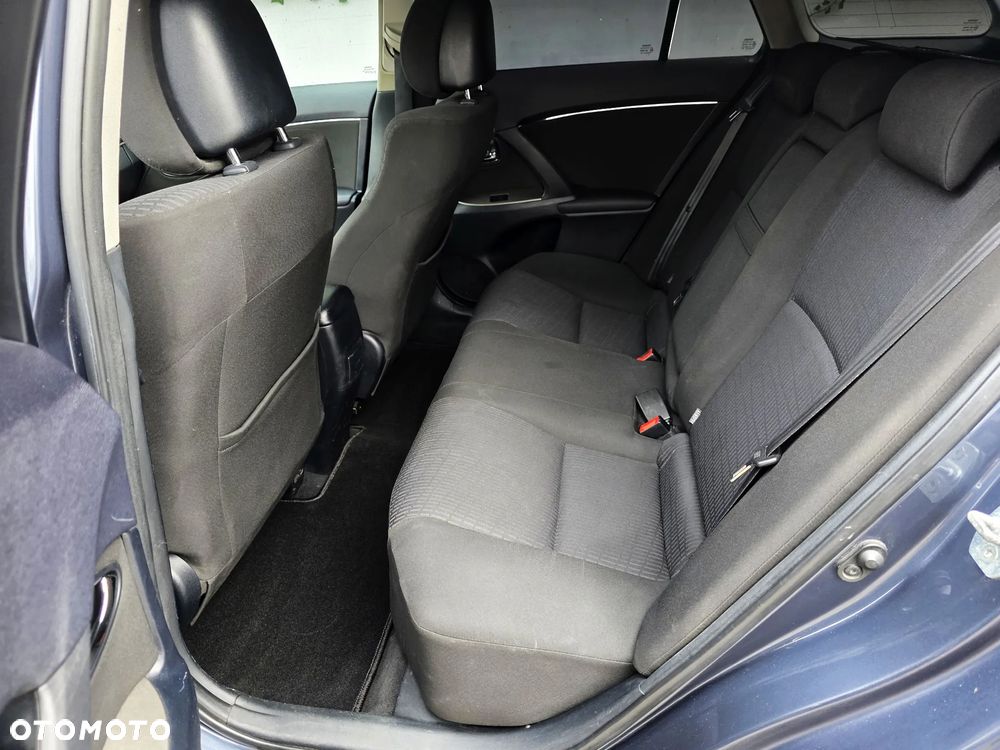 Toyota Avensis Combi 1.8 Executive - 10