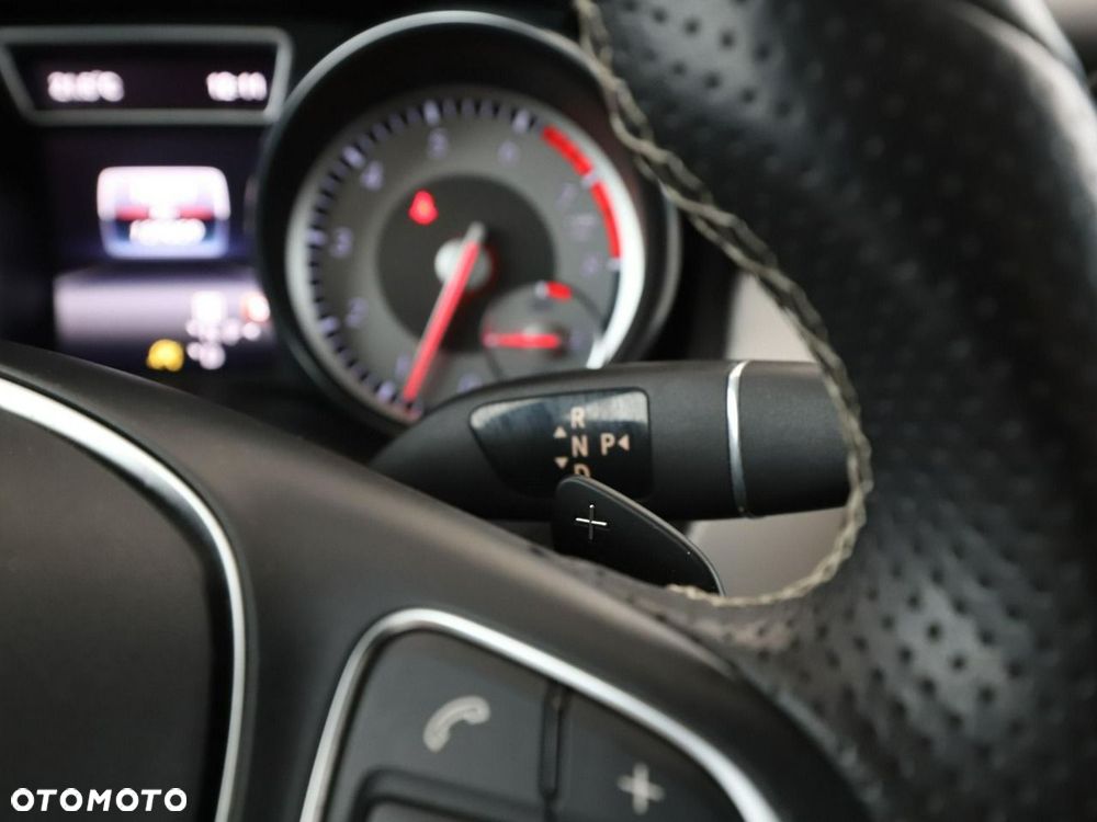 Mercedes-Benz GLA 180 7G-DCT Urban - 31