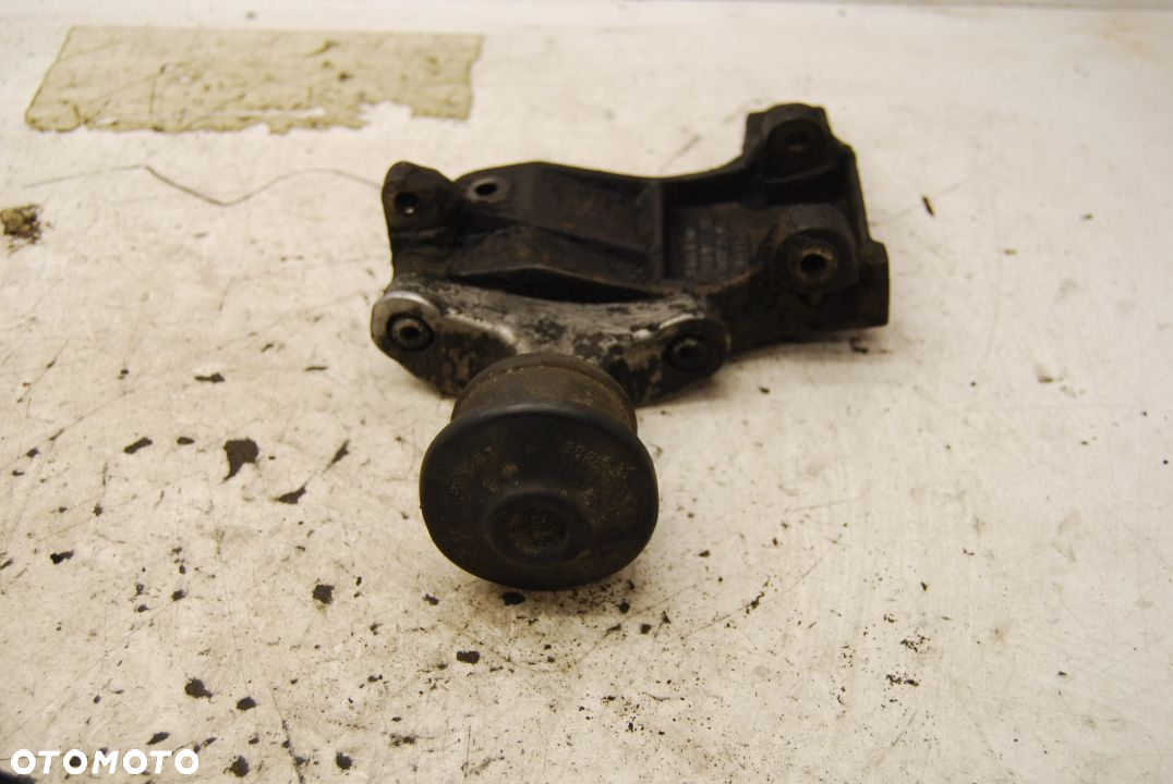 ŁAPA MOCOWANIE ALTERNATORA 068903145 AUDI 80 B3 1.9 TDI - 3