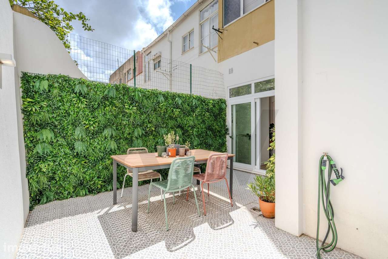 Luminoso Apartamento T1 Renovado com Terraço Privado em Campo de Ouriq - Grande imagem: 2/24