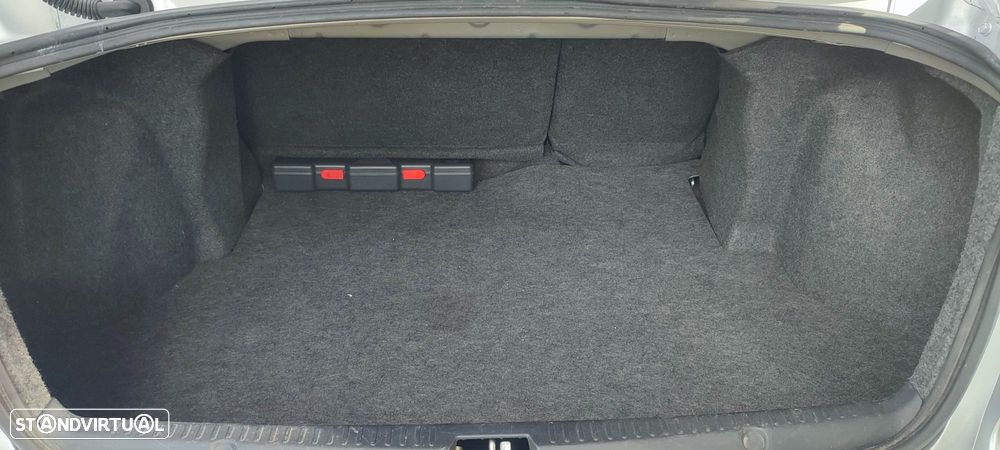 Mitsubishi Lancer 1.5 Inform - 16