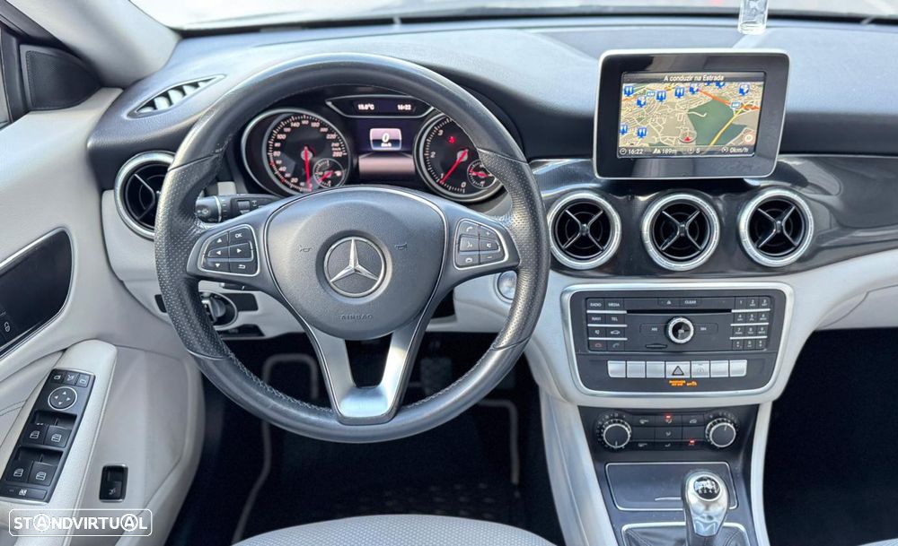 Mercedes-Benz CLA 180 d Shooting Brake Urban - 11