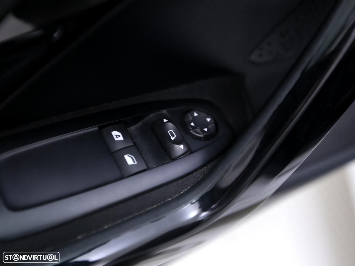 Peugeot 208 - 13