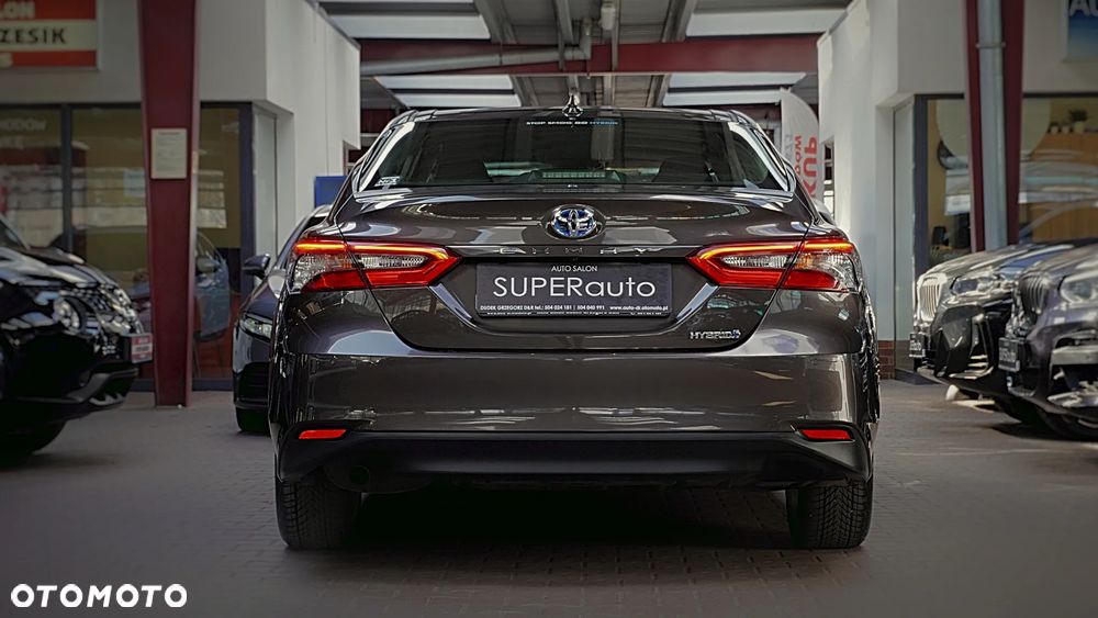 Toyota Camry - 10