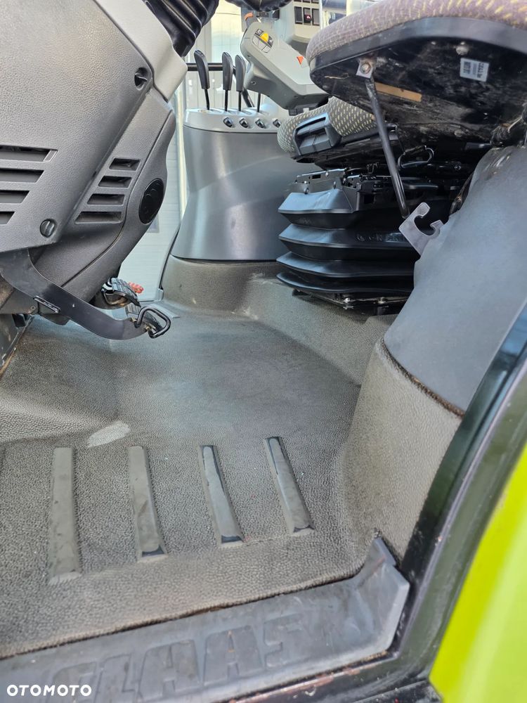 Claas Arion 630 - 13