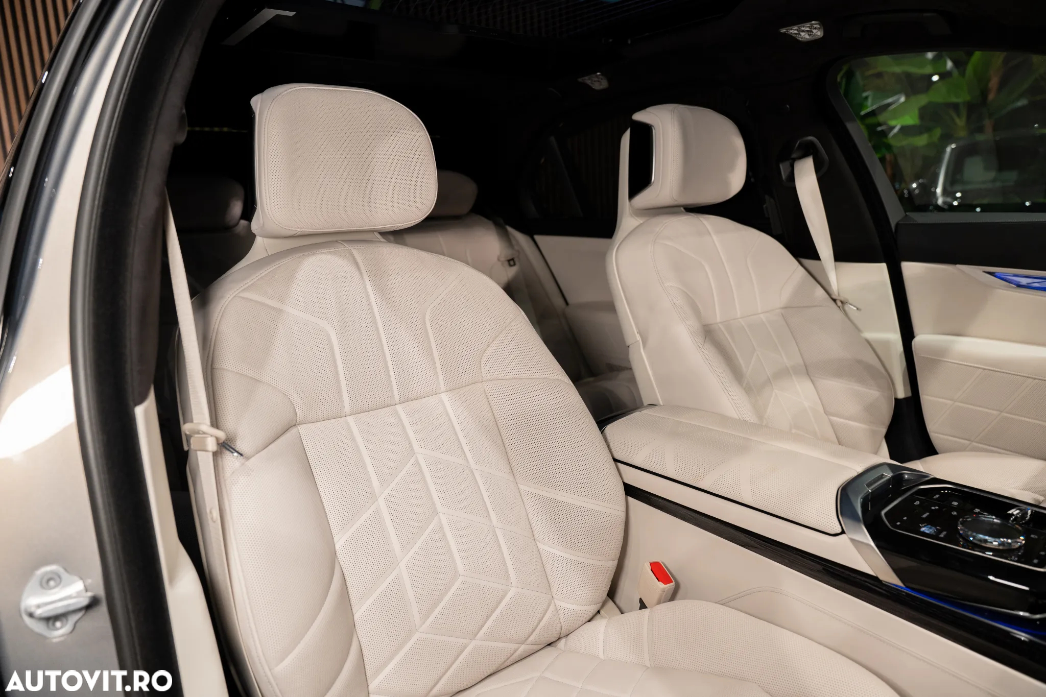 BMW Seria 7 740d xDrive MHEV - 29