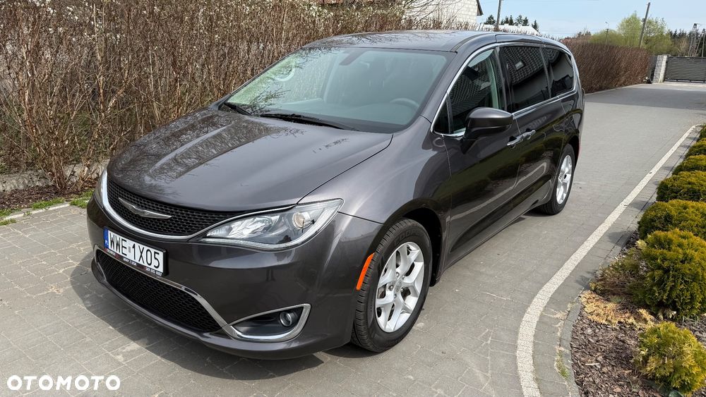 Chrysler Pacifica - 1