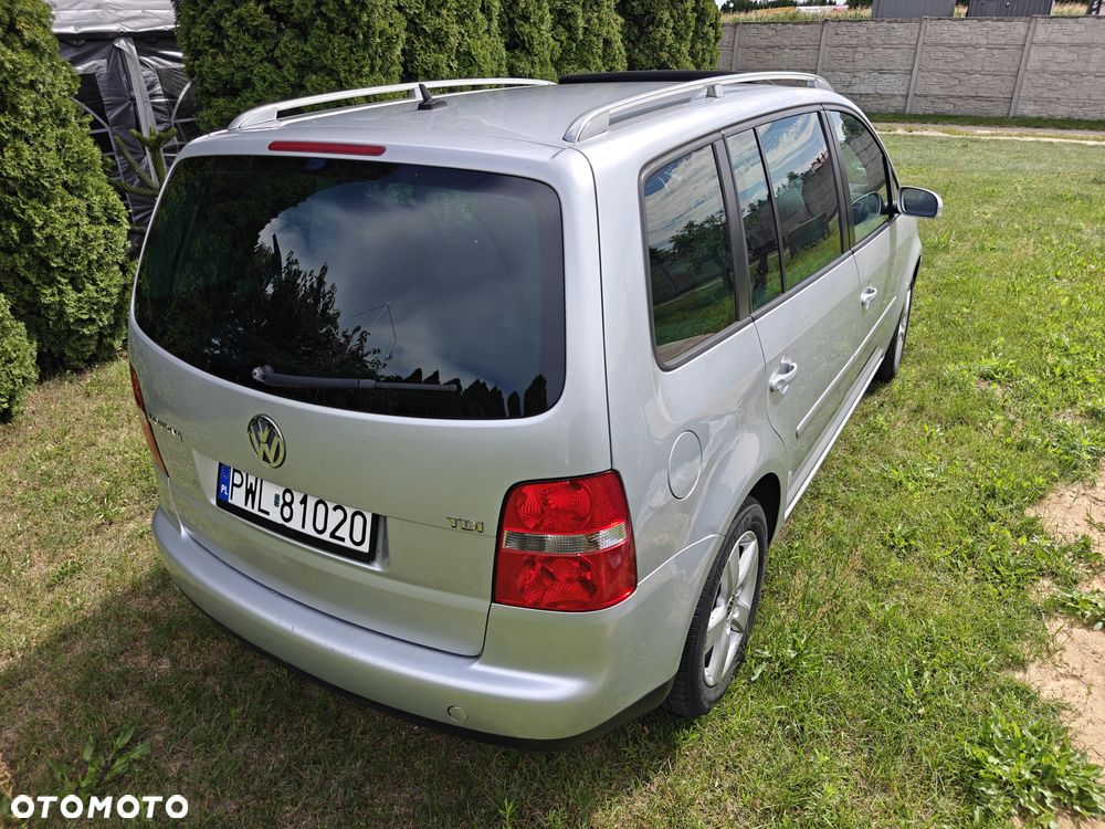 Volkswagen Touran - 10