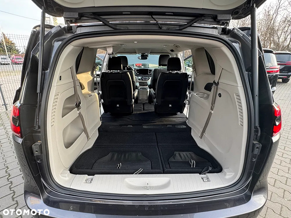 Chrysler Pacifica - 17