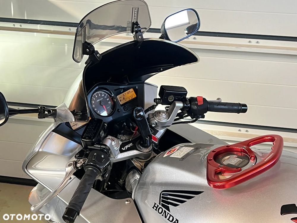 Honda VFR - 9