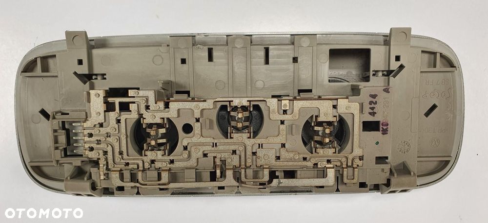 LAMPKA OŚWIETLENIE WNĘTRZA TYŁ VW GOLF V - 2