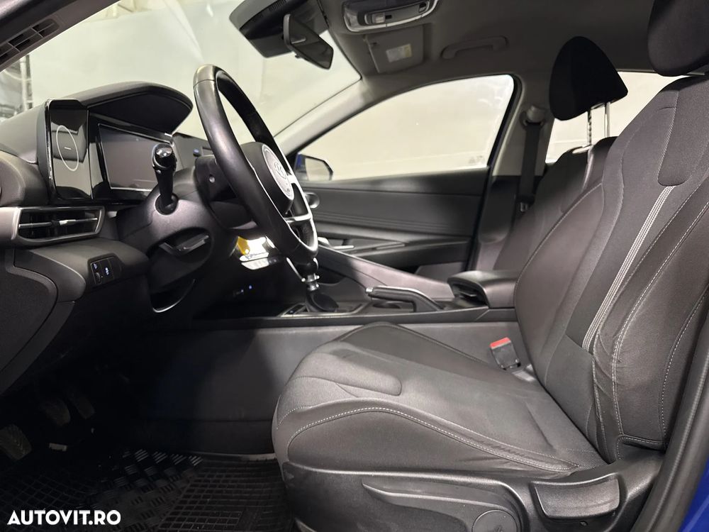 Hyundai Elantra - 21