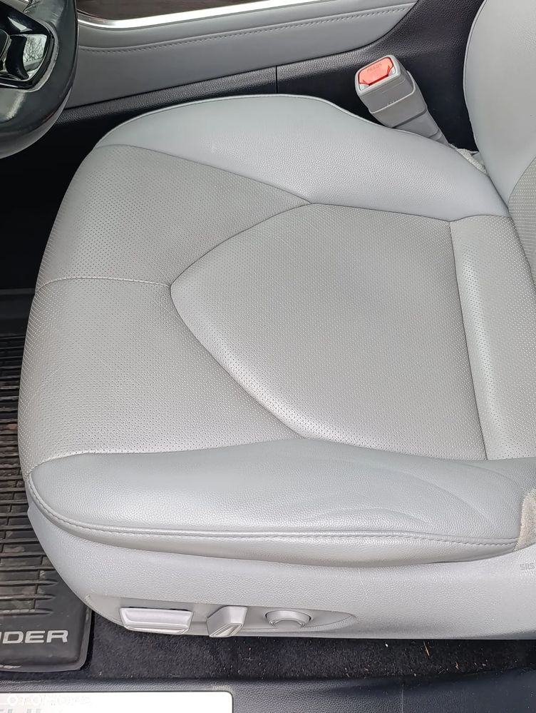Toyota Highlander 2.5 Hybrid Executive - 29