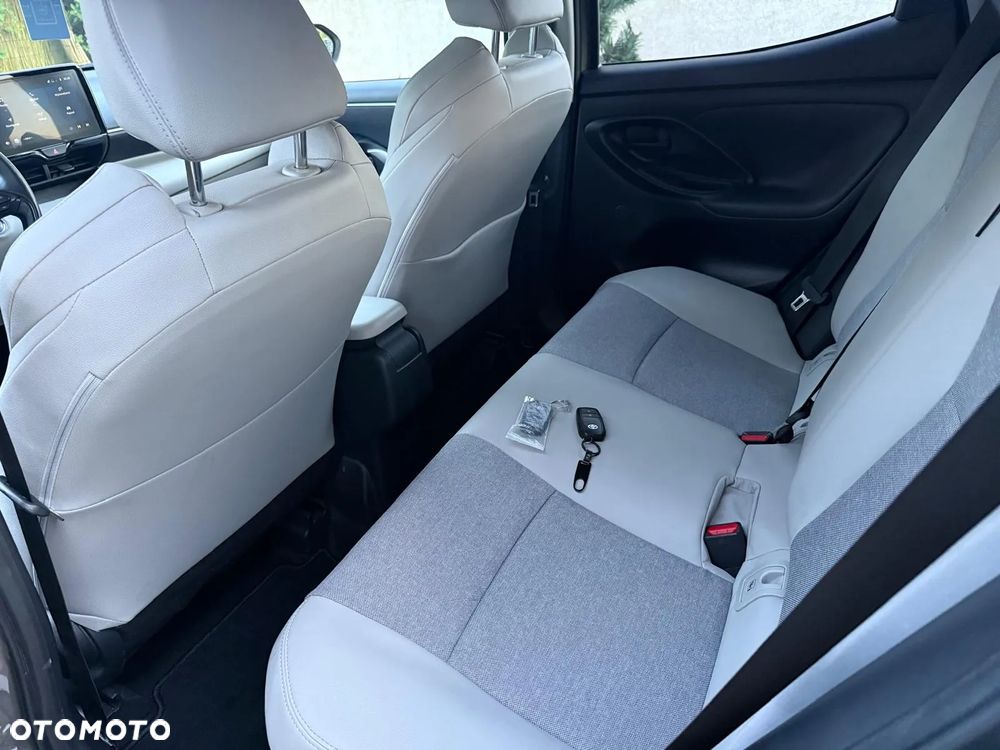 Toyota Yaris - 32