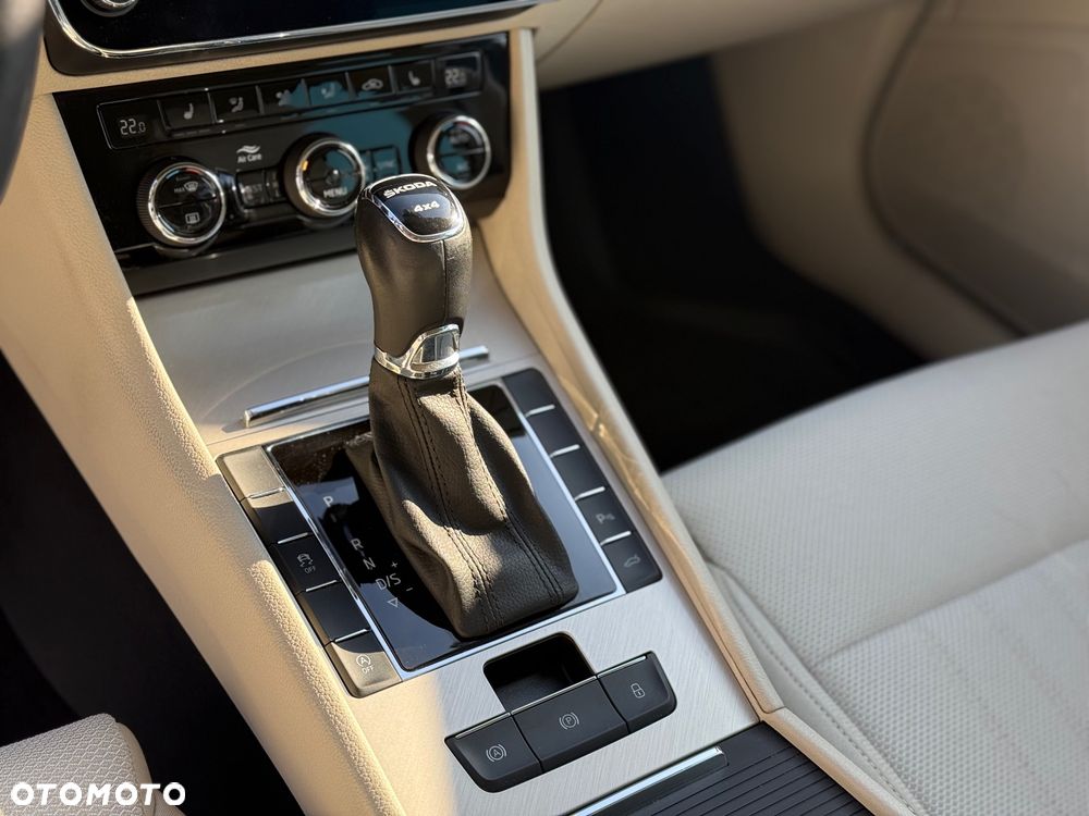 Skoda Superb 2.0 TDI 4x4 DSG Style - 20
