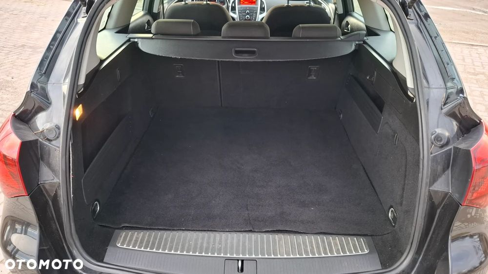 Opel Astra 1.6 Turbo 150 Jahre - 14