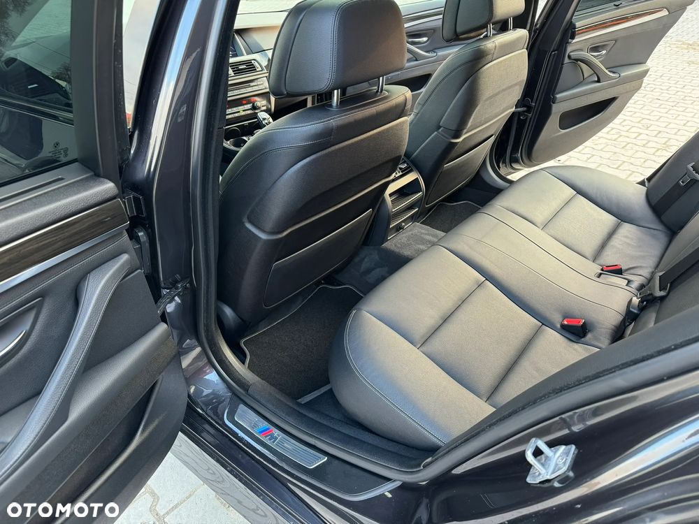 BMW Seria 5 550i - 9