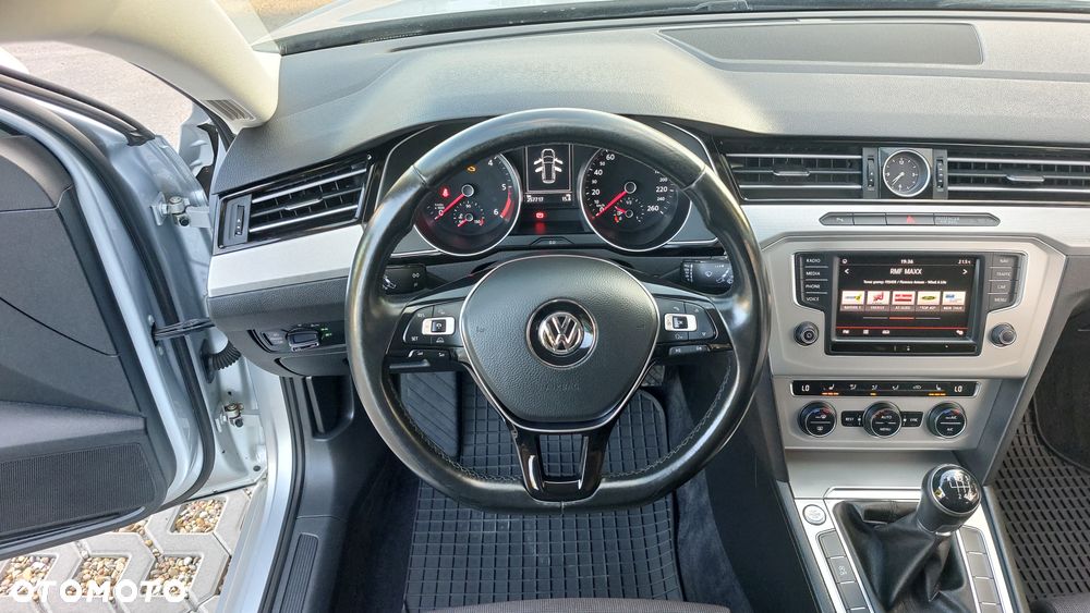 Volkswagen Passat - 21