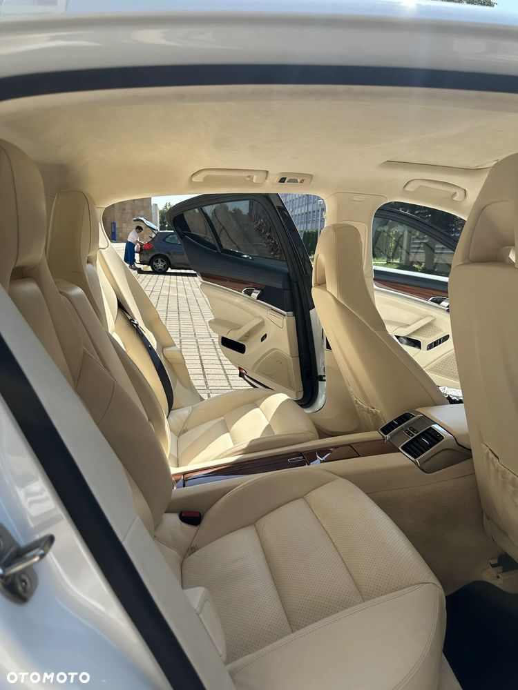 Porsche Panamera Turbo PDK - 26