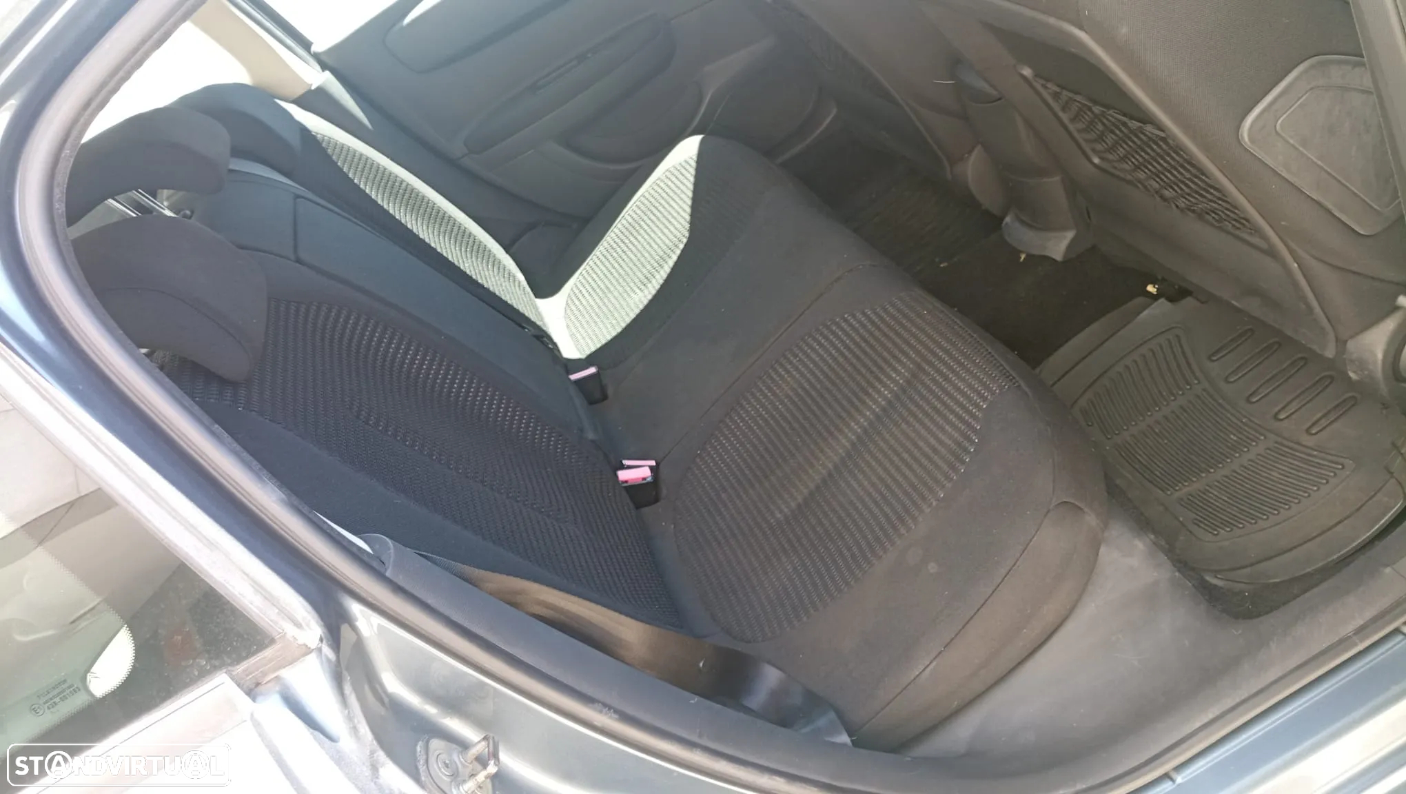 Citroën C4 1.6 HDi 110 Exclusive - 17