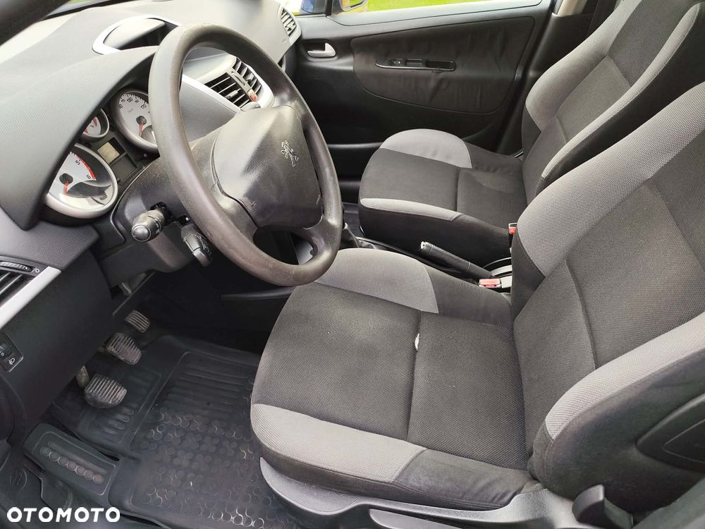 Peugeot 207 - 16