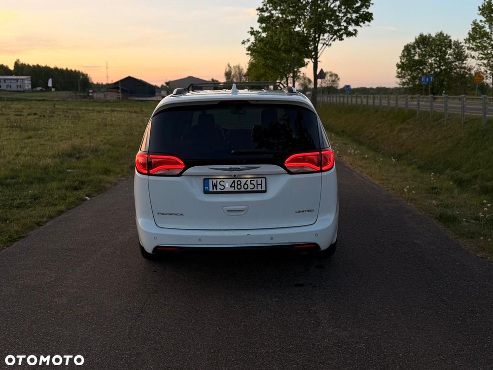 Chrysler Pacifica - 10