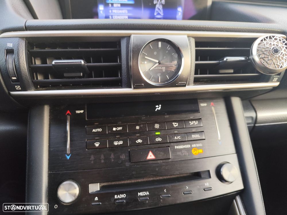 Lexus IS 300H F Sport - 25