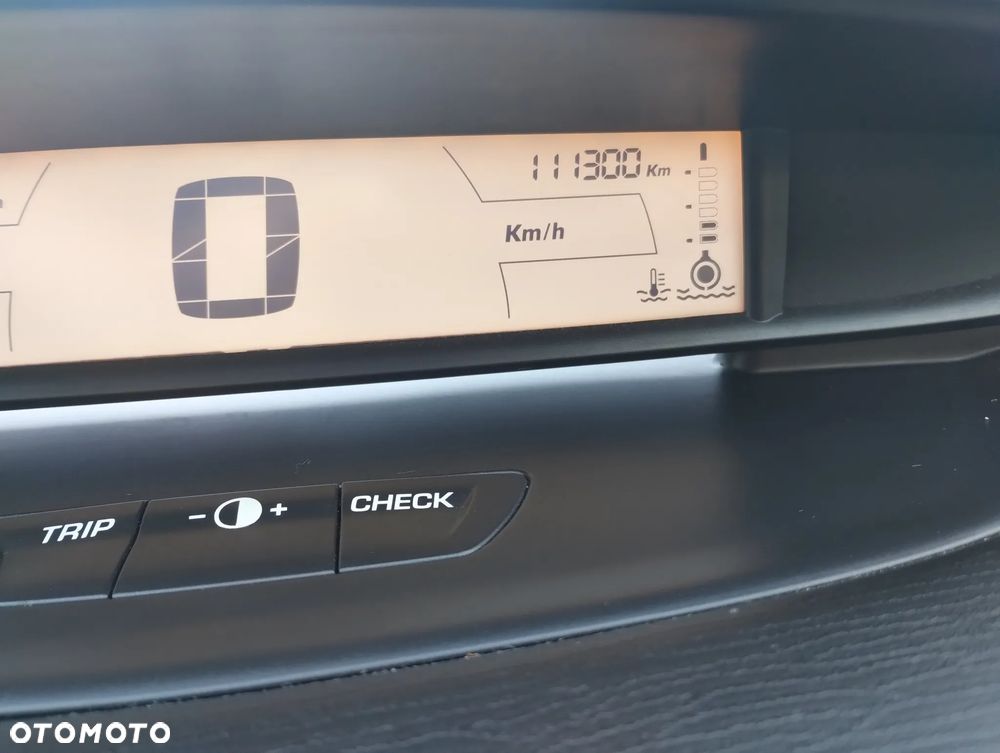 Citroën C4 1.4 16V Impress - 13