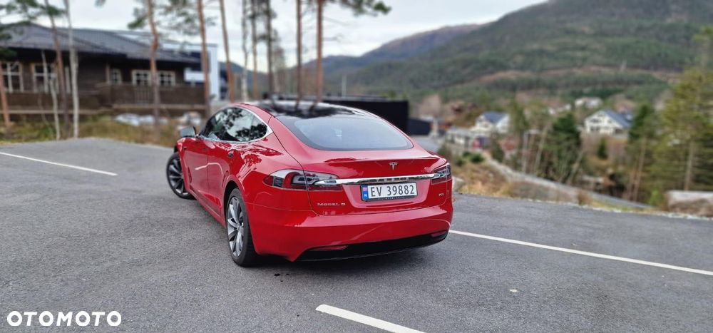 Tesla Model S - 7