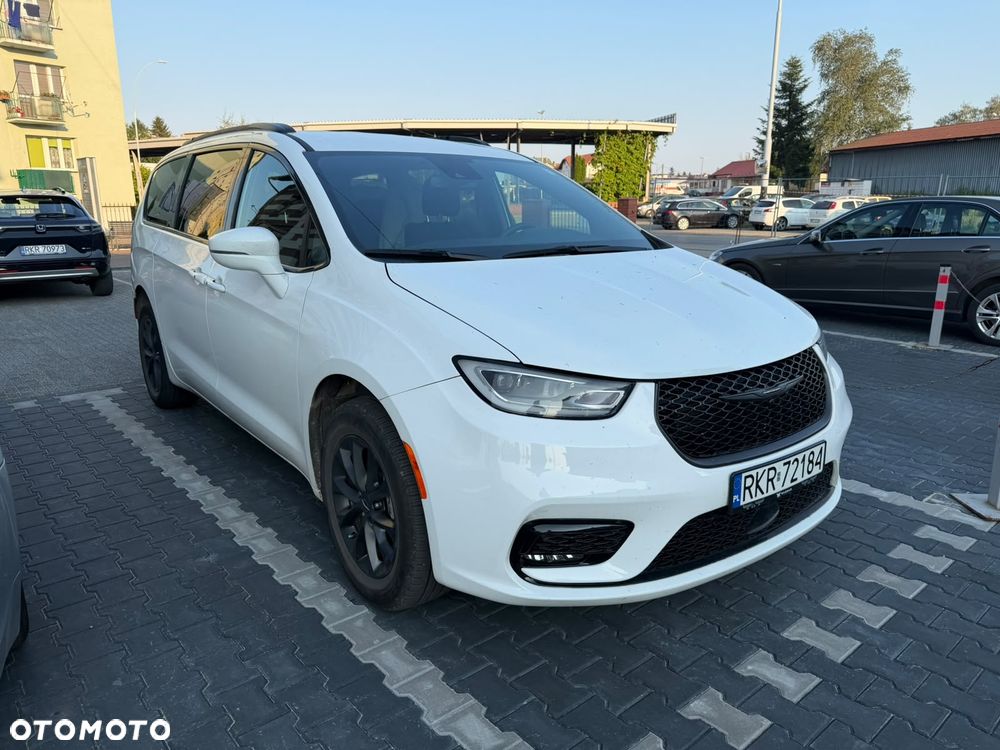 Chrysler Pacifica - 2